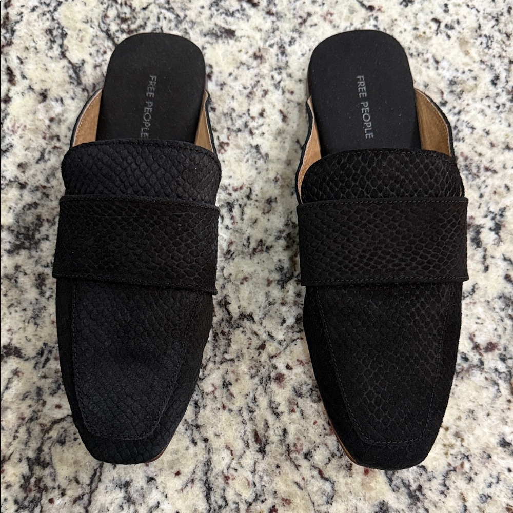 FREE PEOPLE - AT EASE EMBOSSED LOAFER